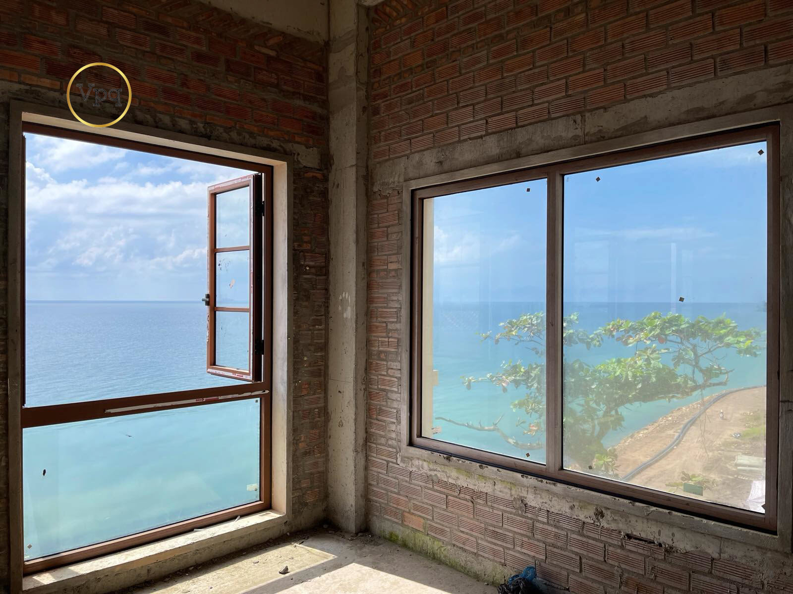 Căn g&oacute;c n&ecirc;n h&ocirc;ng nh&agrave; cũng view biển v&agrave; rất tho&aacute;ng